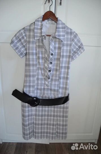 Платье в клетку белое