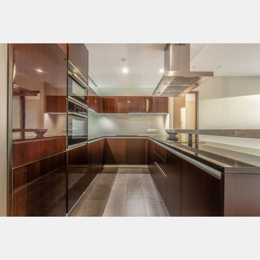 2-к. апартаменты, 80,6 м², 59/85 эт.