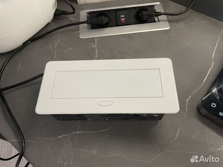 Блок розеток выдвижной горизонтальный 2 + USB