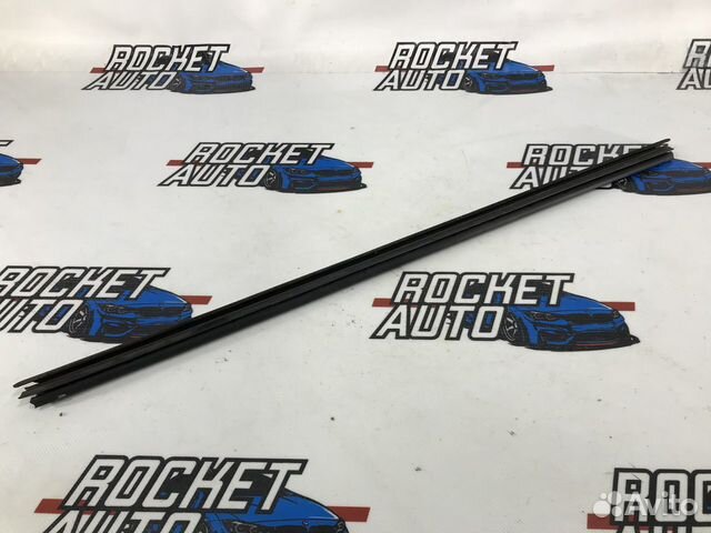 Уплотнитель стекла переднего левого Skoda Rapid