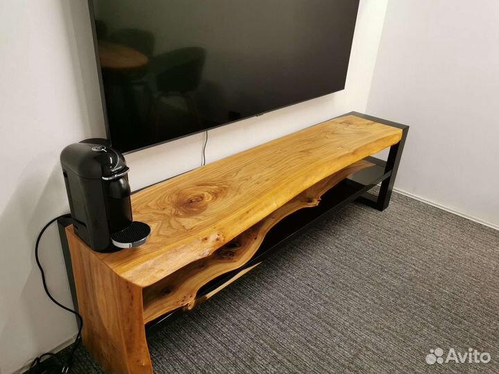Тумба под телевизор из слэбов капового карагача и