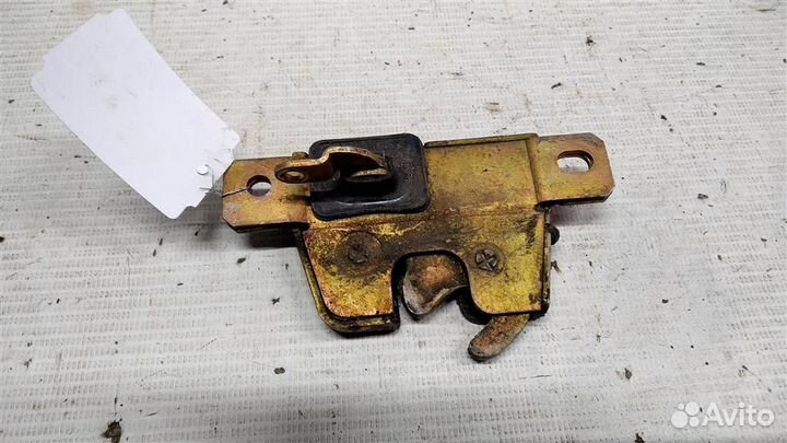 Замок двери багажника правой volkswagen Passat B2