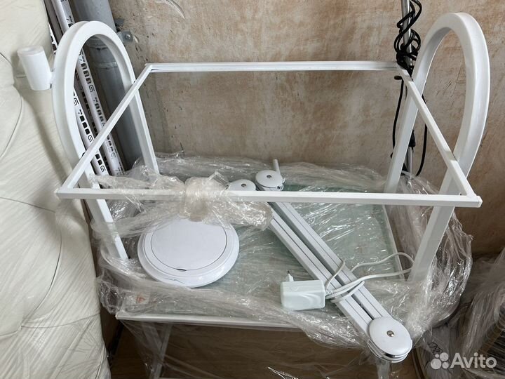 Косметологическая тележка с лампой