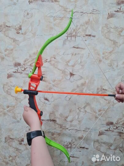 Детский лук со стрелой