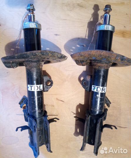 Cтойки передние Nissan Juke