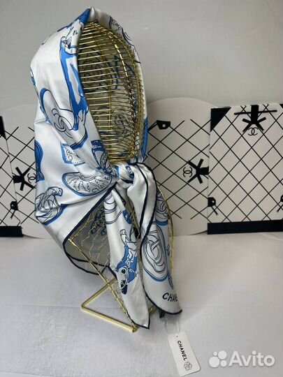 Платок из шелка Chanel на шею