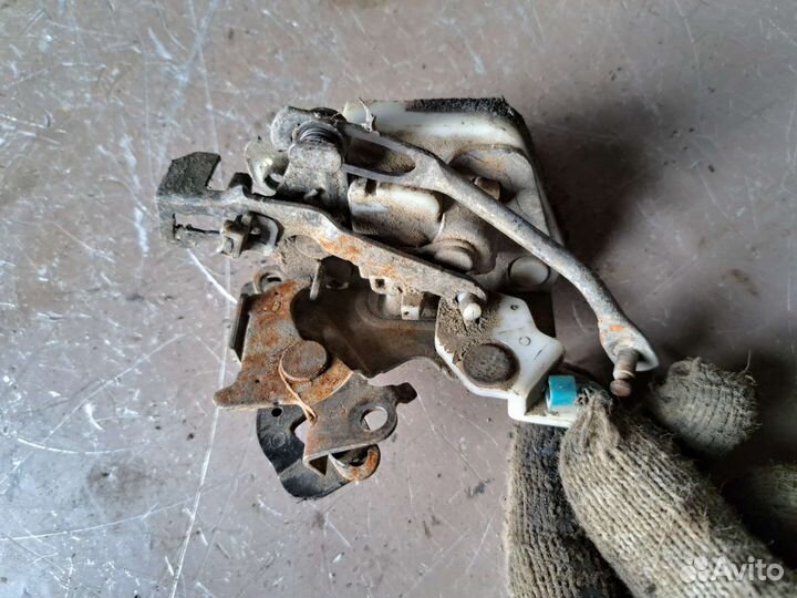 Замок двери задний правый Hyundai Sonata 3