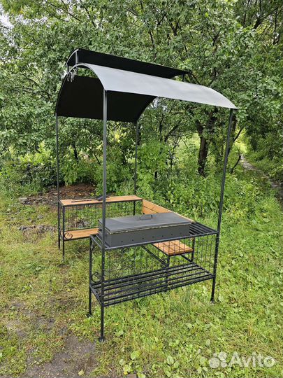 Беседка с мангалом и с лавочкой