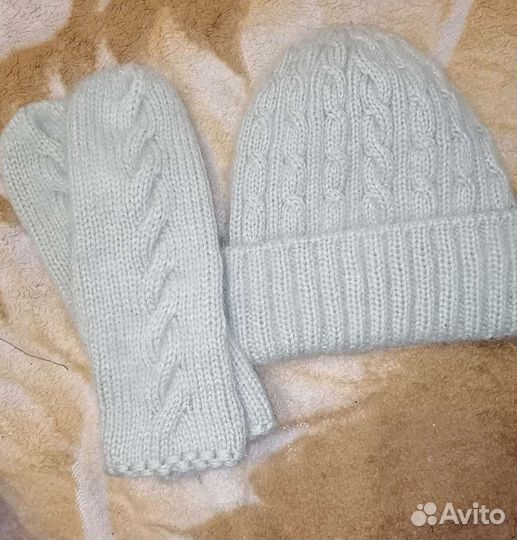 Комплект шапка+варежки, ручная работа