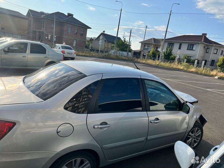 LADA Granta 1.6 МТ, 2019, битый, 71 000 км