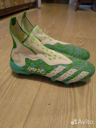 Футбольные бутсы adidas predator