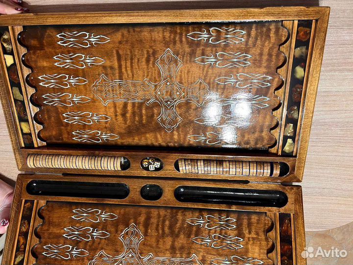 Нарды ручной работы из дерева и янтаря