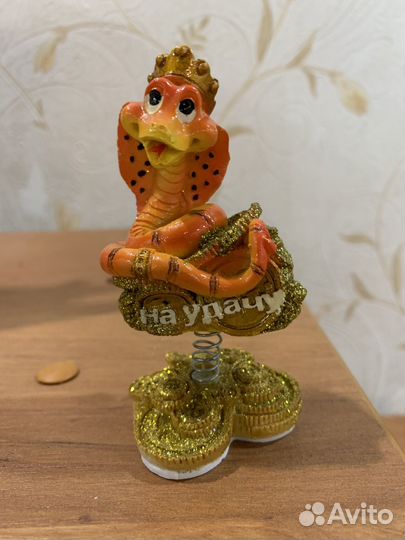 Копилки и декоративные статуэтки