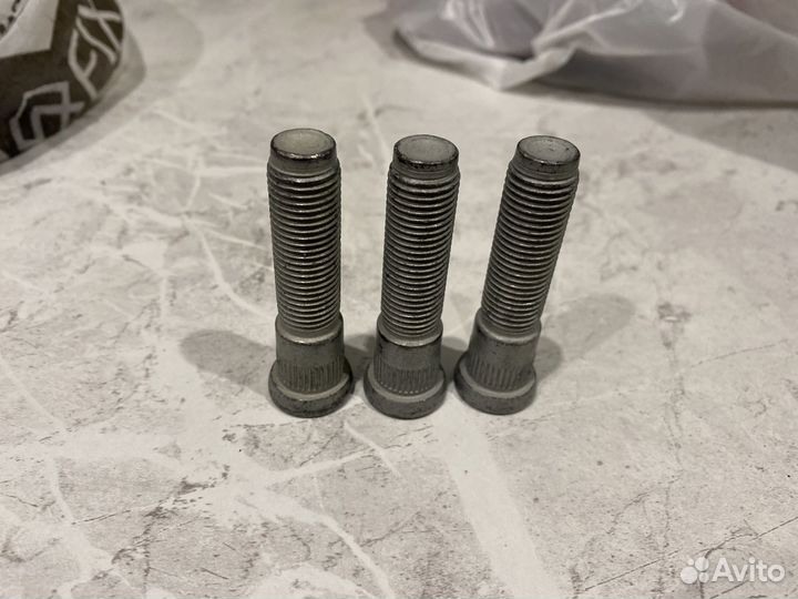 Шпильки колесные