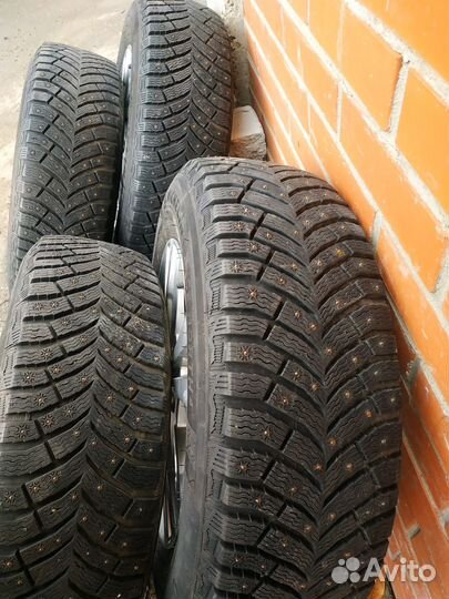 Michelin X-Ice North 4 215/65 R17 103T