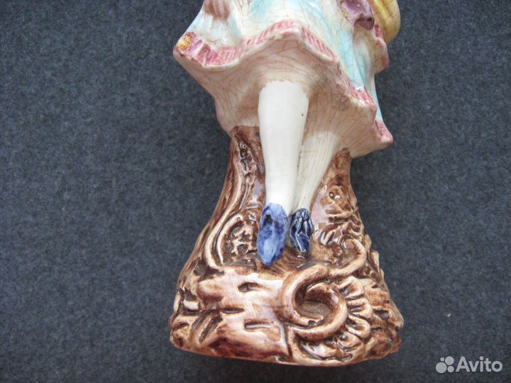 Антиквариат статуэтка дама с цветком 19 век