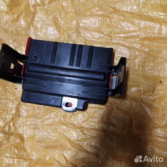 Bmw e90 e9x монтажный блок с предохранителем