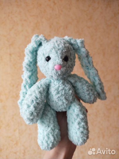 Вязаный зайка ручная работа