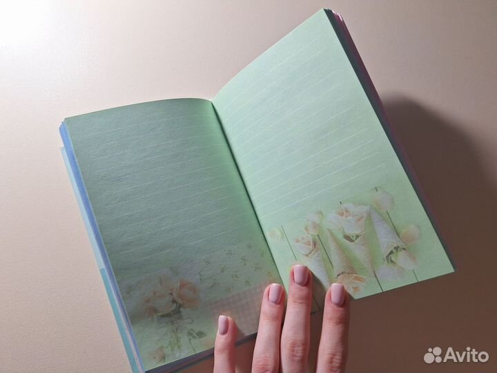 Блокнот с цветными страницами