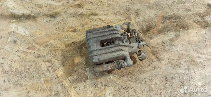 Задний суппорт Volkswagen Passat B5+