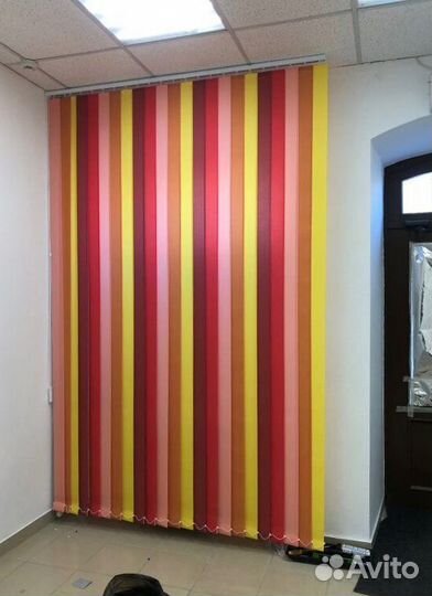 Рулонные шторы блэкаут в коробе Q2750