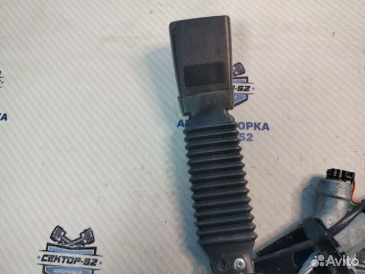 Замок ремня безопасности перед Chevrolet Captiva