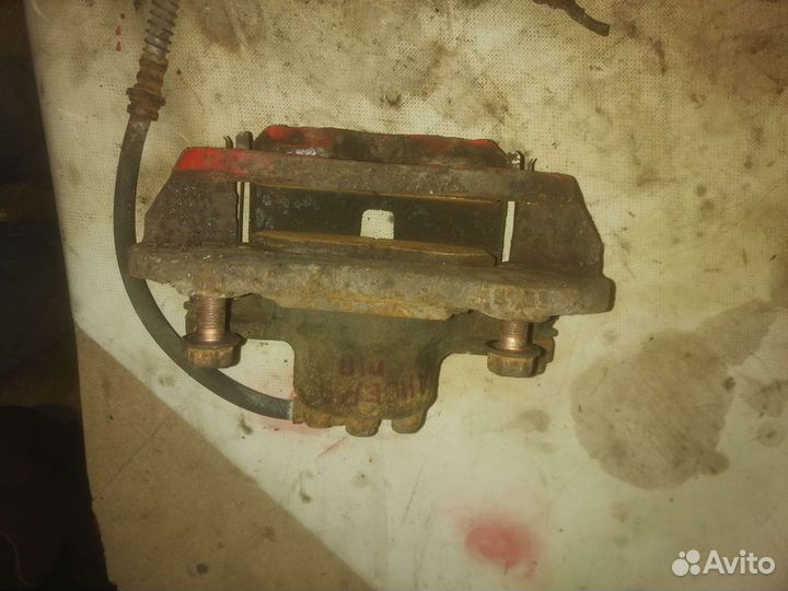 Передний правый суппорт mitsubishi lancer 9