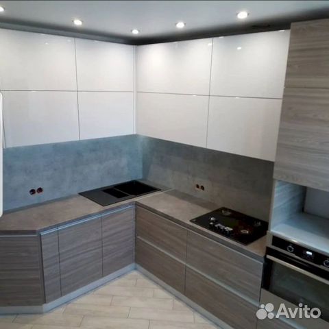 Кухня на заказ без ручек до потолка