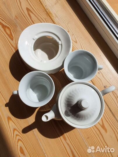 Чайник и чашки