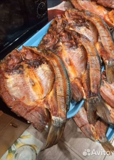Рыба карп копченый
