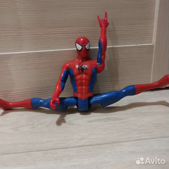 Человек паук фигурка
