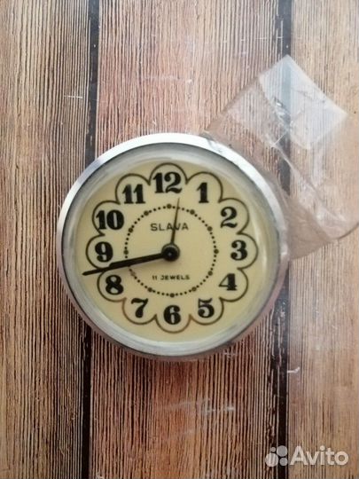Часы настольные механические Слава, 11 камней,ссср