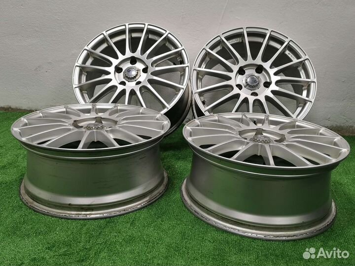 Rays Gramm Lights R-17 (5x114,3; Et42; 7j)