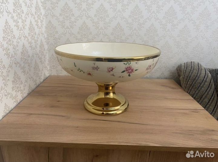 Ваза для фруктов на ножке