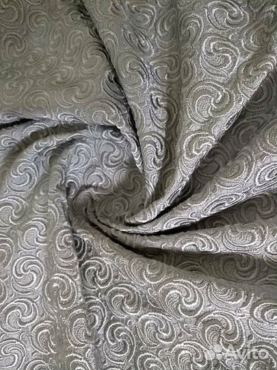 Отрез ткани.Атлас с вышивкой.Германия