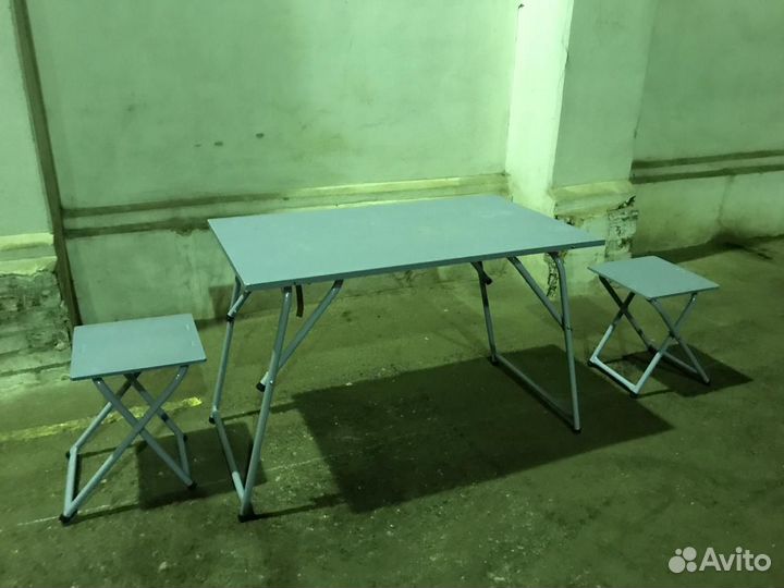 Полевая мебель Стол и два стула +