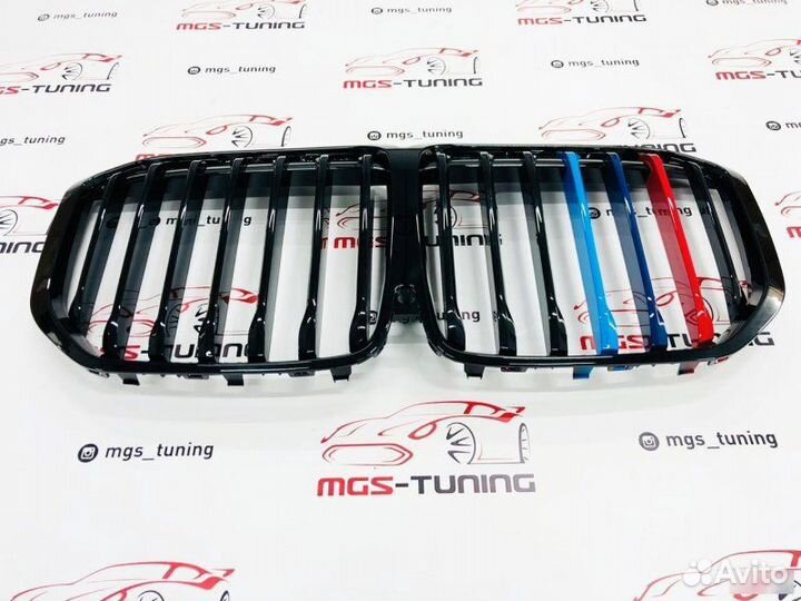 Решетка BMW Х7 G07 M-Perfomance с триколором