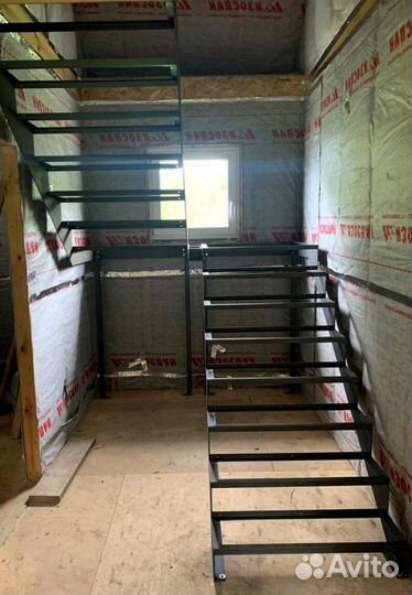 Прямая лестница на металлокаркасе