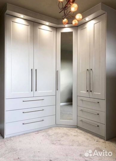 Угловой шкаф