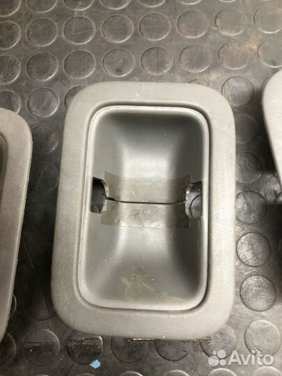 Крышка петли сиденья Toyota Land Cruiser 200