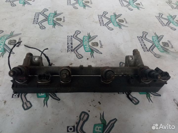 Рейка топливная (рампа) Opel Vectra B