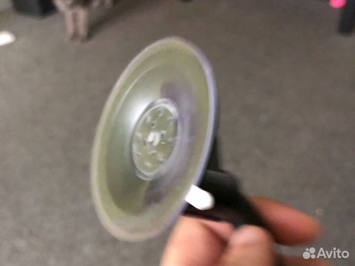 Автомобильный держатель для телефона на присоске