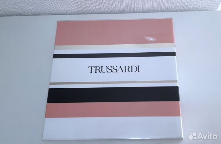 Подаpoчный нaбop trussardi