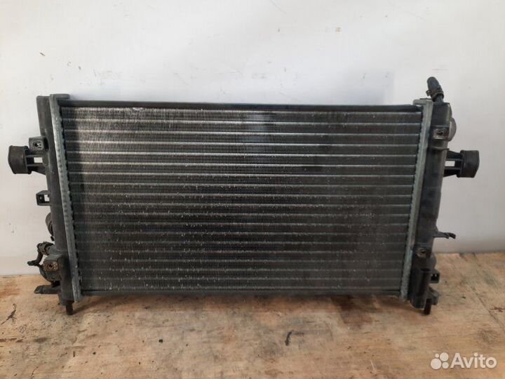 Радиатор основной Opel Zafira минивэн 1.6 Z16XE1