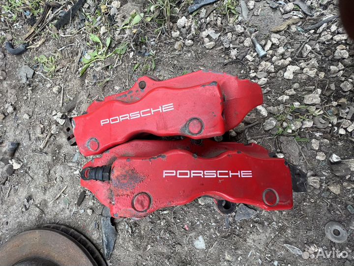 Задний левый тормозной суппорт Porsche Cayenne 955