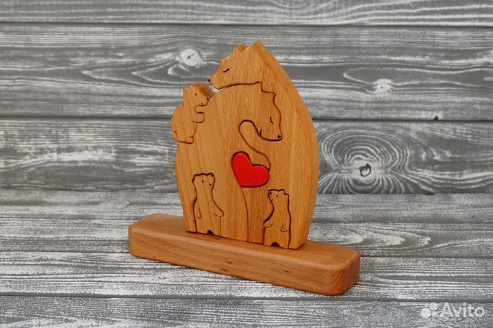 Фигурка из дерева. Семья медведей