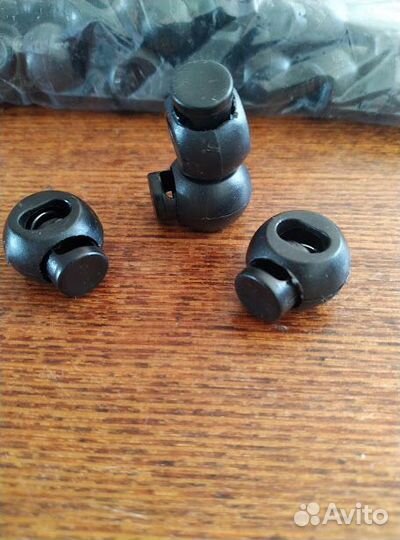 Зажим для шнурка, подпружиненный