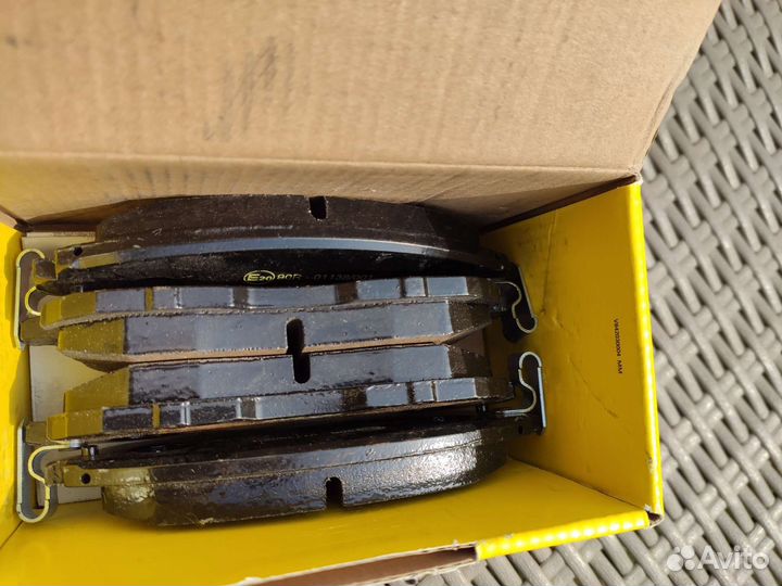 Колодки тормозные передние Textar 2156201