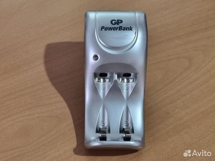 Зарядное устройство для аккумуляторов AA и AAA