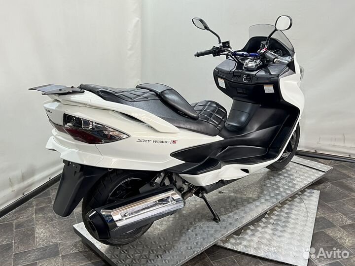 Максискутер Suzuki Burgman (SkyWave) 400